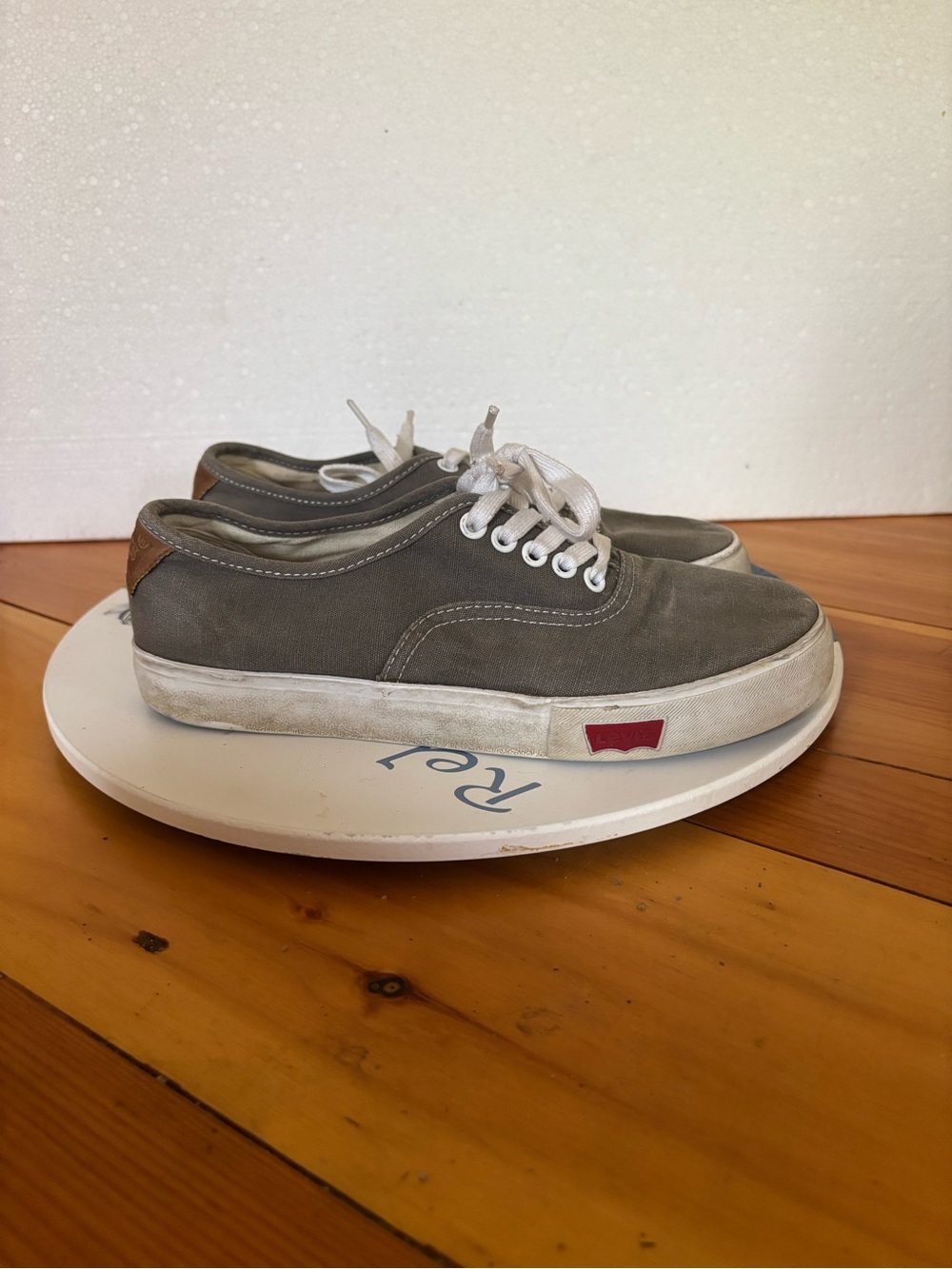 Levi’s Gray Canvas Lace Up Sneakers Women’s Size 8.5 Casual Shoes